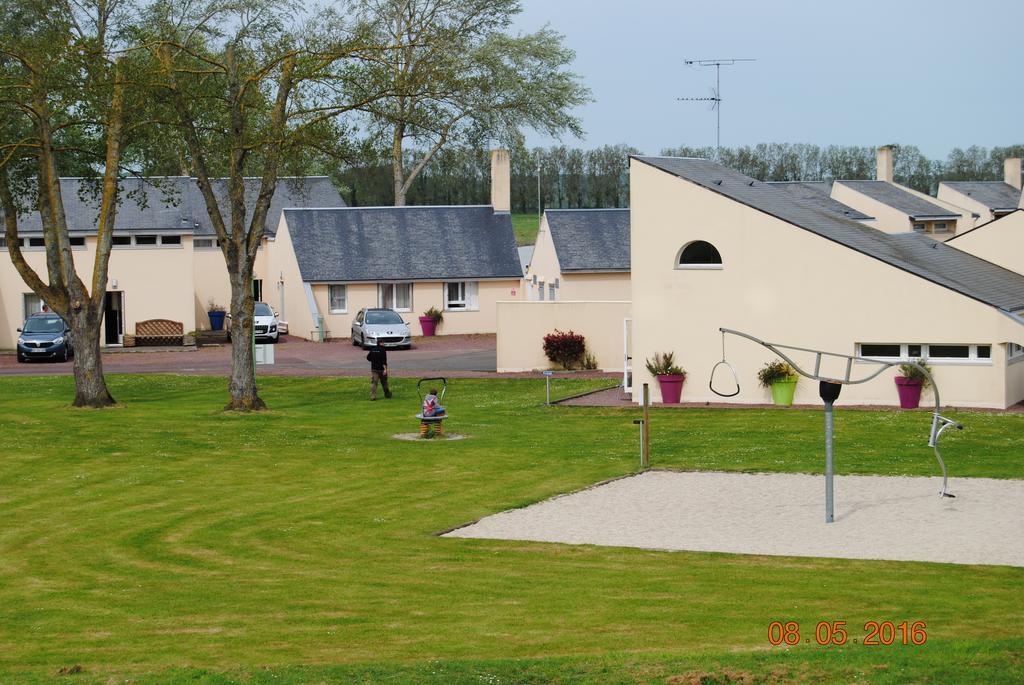 Village De Gites De L'Anse De Moidrey Exterior photo