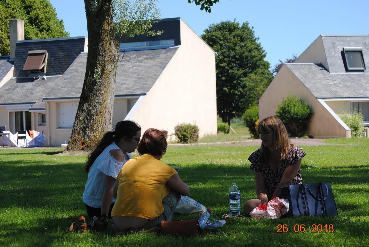 Village De Gites De L'Anse De Moidrey Exterior photo
